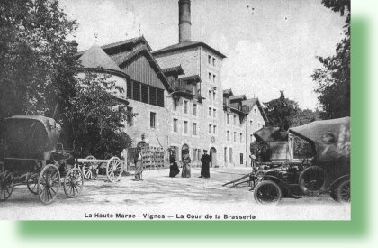 Vignes - la cour de la Brasserie