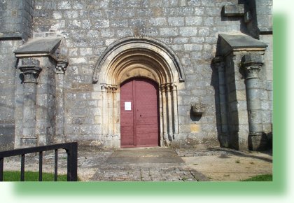 Darmanes - porche de l'Eglise